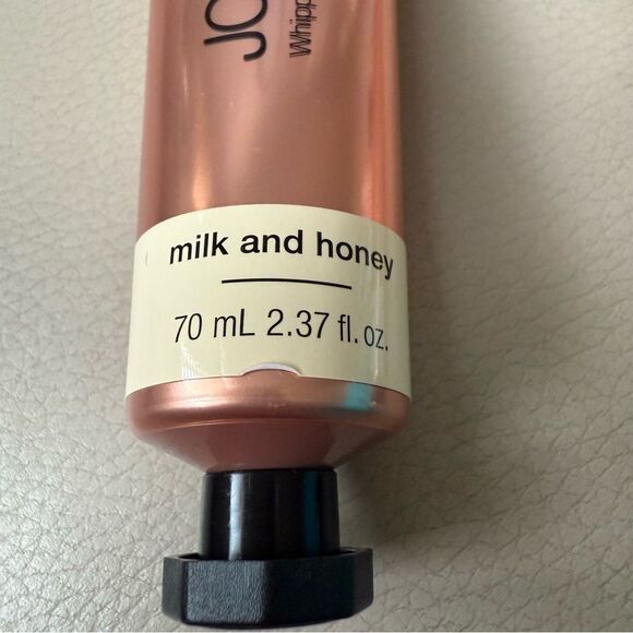 New and Sealed Josie Maran Whipped Argan Oil Intensive Hand Cream Trio 3 Scents - Picture 6 of 6